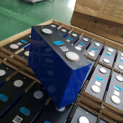 Leichter 3,2 V 100 Ah 102 Ah LFP Prismatic Cell Lifepo4 Wiederaufladbarer Solarenergiespeicher